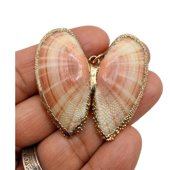 Heart-Shaped Seashell Pendant Necklace Gold-Plated Edge - Picture 11 of 12